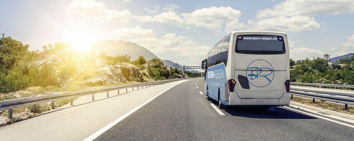 Reisebus mieten inklusive Fahrer für jeden Anlass von 16 bis 80 Plätzen