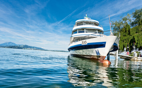 Schiff auf dem Zugersee, geniessen Sie die kulinarischen Angebote bei einer Gruppenreise auf dem Zugersee