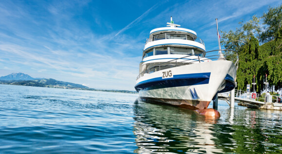 Schiff auf dem Zugersee, geniessen Sie die kulinarischen Angebote bei einer Gruppenreise auf dem Zugersee