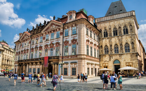Historischer Altstädter Ring mit Astronomischer Uhr in Prag
