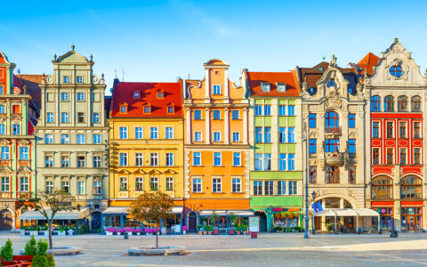 Bunte Bürgerhäuser am historischen Marktplatz von Wroclaw, Polen