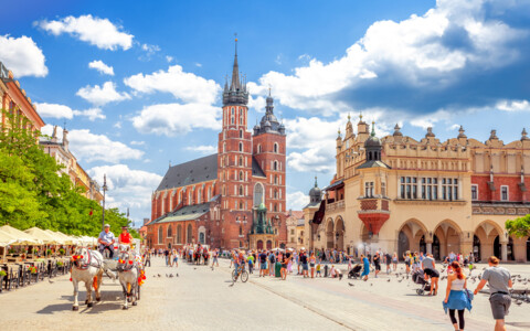 Gotische Marienkirche am Hauptmarkt in Krakau