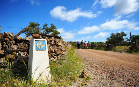 Wanderer auf dem Pilgerweg nach Santiago de Compostela - geführte Wanderreisen