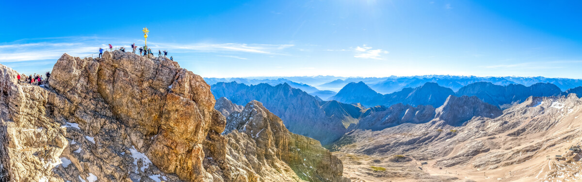 Zugspitze Panorama mit Gletscherbahn und Alpenblick