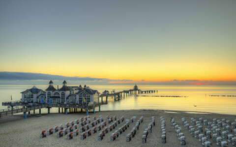 Wahrzeichen auf der Insel Rügen Seebrücke Restaurant