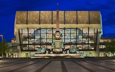 Gewandhaus zu Leipzig am Augustusplatz, Spielstätte des Gewandhausorchesters und Schauplatz des Konzertabends.