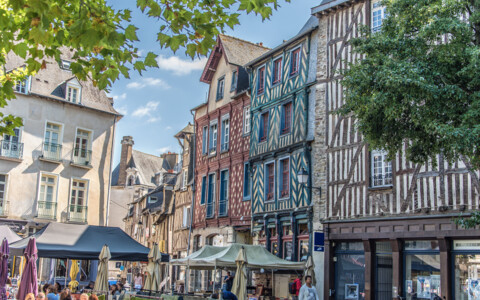 Historische Fachwerkhäuser in der Altstadt von Rennes, Bretagne
