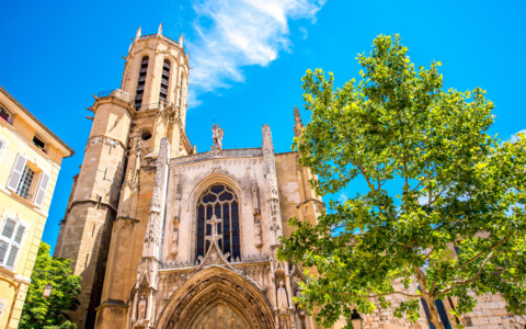 Kathedrale Saint Sauveur in Aix-en-Provence mit romanischer Fassade