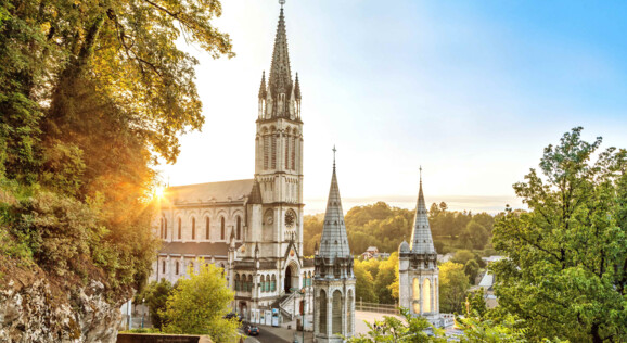 Notre Dame in Lourdes - Busreise zum wichtigsten Wallfahrtsort des Christentums