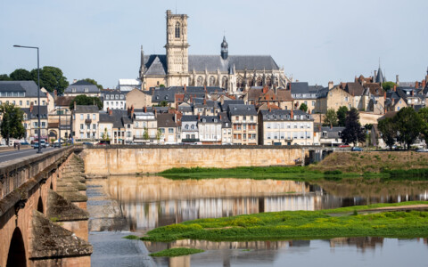 Altstadt von Nevers an der Loire mit historischen Gebäuden