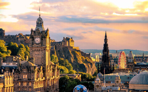 Calton Hill Sicht auf Edinburgh in Schottland