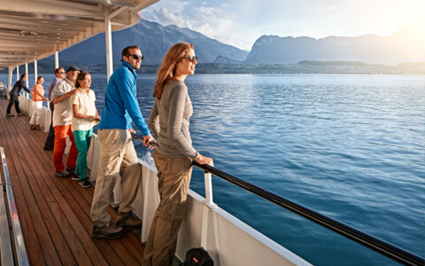 Gruppe bei einer Schifffahrt auf dem Thunersee