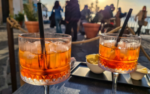 Historische Altstadt von Alessandria mit italienischem Flair mit Aperol