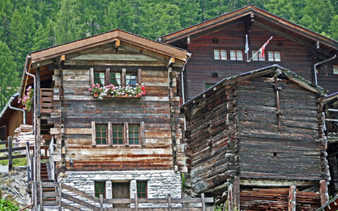 Holzchalets im Lötschental