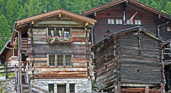 Holzchalets im Lötschental
