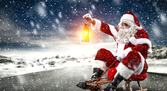 Weihnachtsmann, Samiklaus auf Schlitten mit einer Lampe