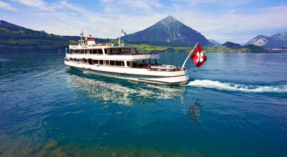 Tagesausflug ins Berneroberland mit Schifffahrt auf dem Thunersee mit Mittagessen an Bord