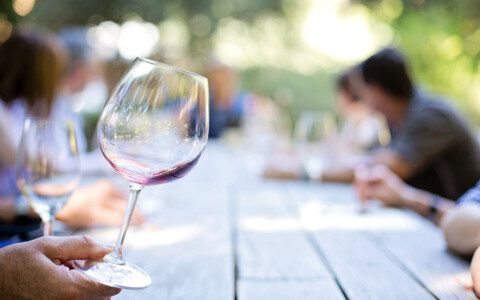 Gruppenreise mit Weindegustation auf einem Weingut, Wein