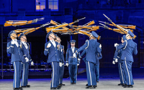 Basel Tattoo Tickets und sorgenfreie Anreise - Born Reisen offizieller Touroperator