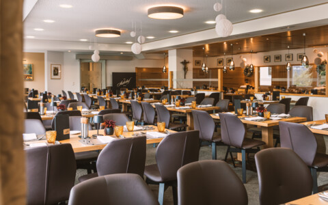 Das ****Hotel Arzlerhof im Pitztal bietet gemütliche Zimmer, Restaurant, Wellnessbereich mit Sauna sowie herrliche Ausblicke auf die Tiroler Bergwelt.