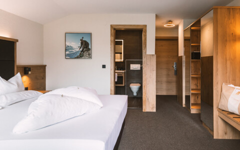 Das ****Hotel Arzlerhof im Pitztal bietet gemütliche Zimmer, Restaurant, Wellnessbereich mit Sauna sowie herrliche Ausblicke auf die Tiroler Bergwelt.