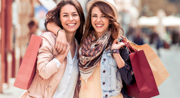 Frauen beim shopping in München - Städtereisen mit dem Bus