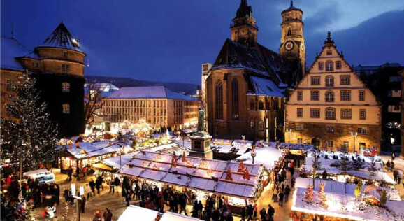 Blick auf den Stuttgarter Weihnachtsmarkt, einer der schönsten und ältesten Weihnachtsmärkte in Europa