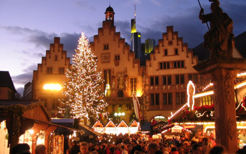 Weihnachtsmarkt Konstanz mit blick auf den schönen Christkindlesmarkt am See