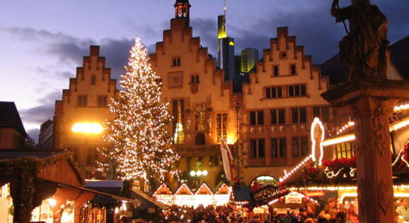 Weihnachtsmarkt Konstanz mit blick auf den schönen Christkindlesmarkt am See